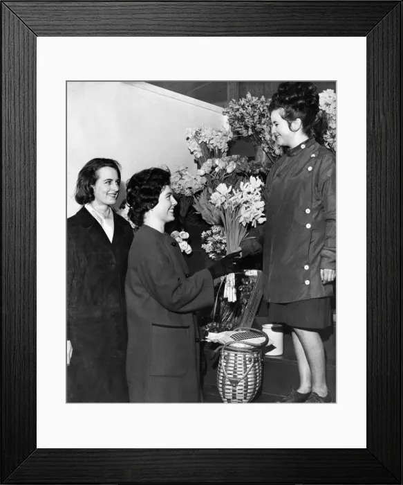 Framed Print : St Johns Retail Market, Liverpool, 2nd March 1964. Miss Ann McCoy aged 23 of Bedford
