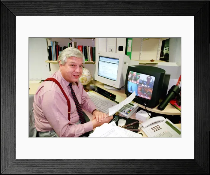Framed Print : John Simpson BBC, news journalist. 24th November 1998 Framed Print : John Simpson BBC, news journalist. 24th November 1998