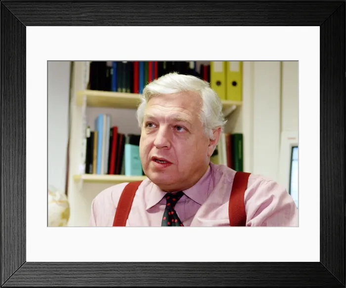 Framed Print : John Simpson BBC, news journalist. 24th November 1998 Framed Print : John Simpson BBC, news journalist. 24th November 1998