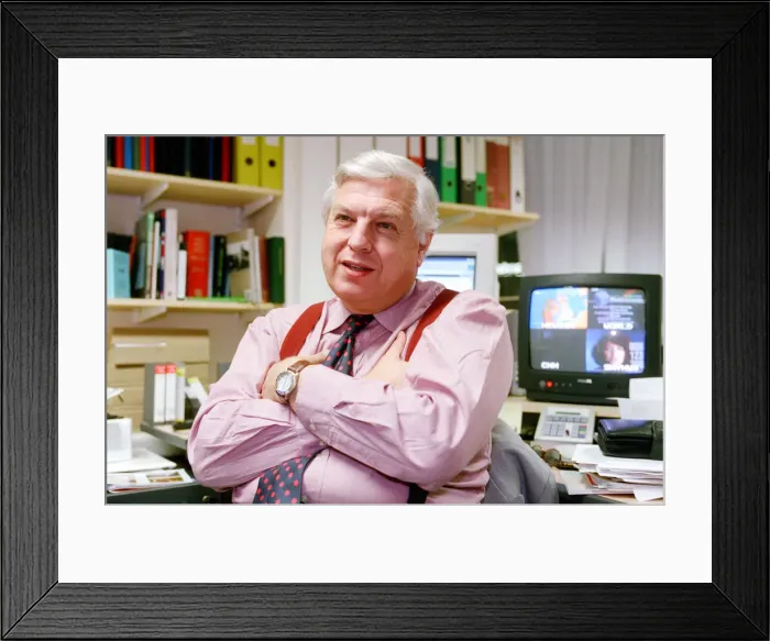 Framed Print : John Simpson BBC, news journalist. 24th November 1998 Framed Print : John Simpson BBC, news journalist. 24th November 1998