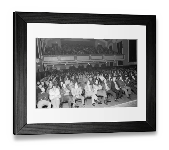 Framed Print : Workers from Round Oak Steelworks, Brierley Hill, West Midlands