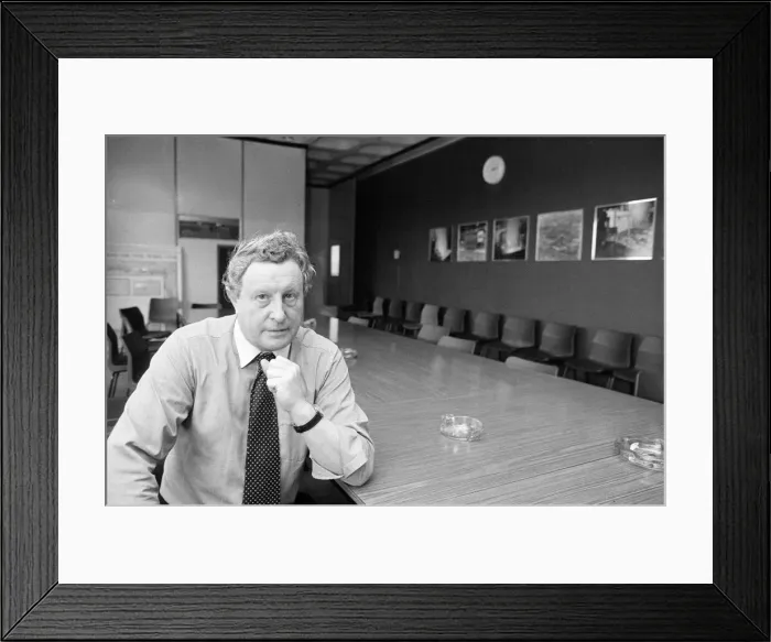 Framed Print : Round Oak Steelworks, Brierley Hill, West Midlands, 17th November 1982 Framed Print : Round Oak Steelworks, Brierley Hill, West Midlands, 17th November 1982