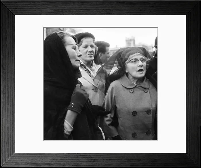 Framed Print : Women present Petition for Widows Charter, outside Houses of Parliament, London Framed Print : Women present Petition for Widows Charter, outside Houses of Parliament, London