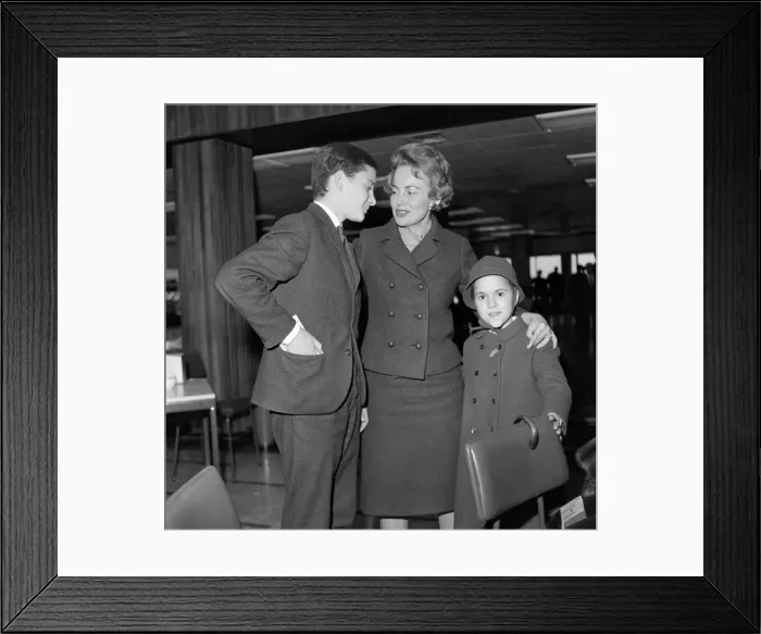 Framed Print : Olivia De Havilland at London Airport with her children Benjamin Framed Print : Olivia De Havilland at London Airport with her children Benjamin