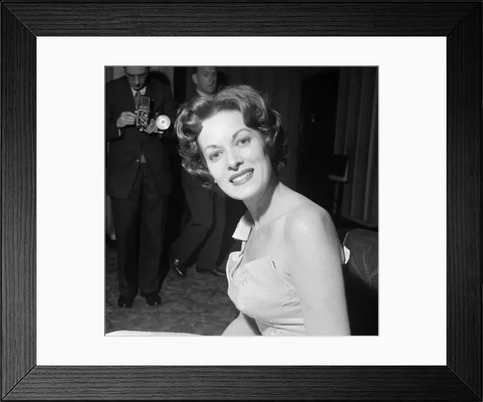 Framed Print : Actress Maureen O Hara, first night of Middle of the Night. 4th June 1959 Framed Print : Actress Maureen O Hara, first night of Middle of the Night. 4th June 1959