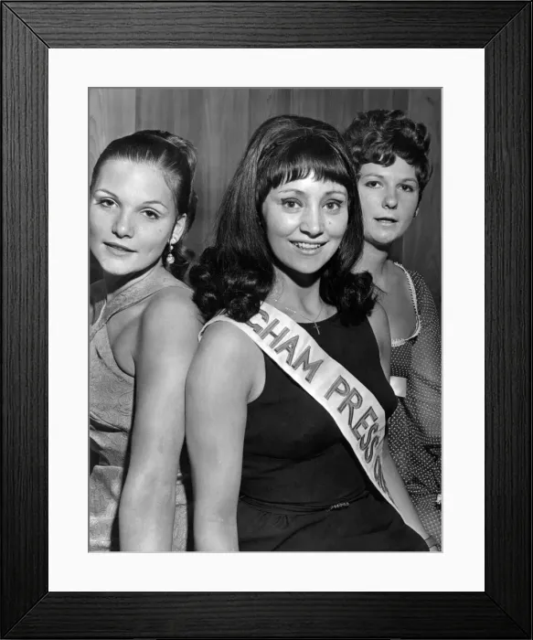 Framed Print : Birmingham Press Queen 1968, Miss Jenny Wood, with runners-up Miss Lesley Joan Cloudsley Framed Print : Birmingham Press Queen 1968, Miss Jenny Wood, with runners-up Miss Lesley Joan Cloudsley