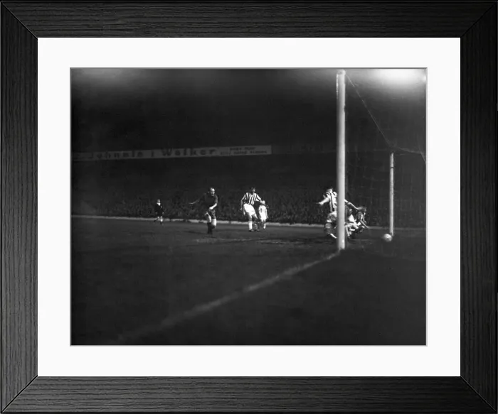 Framed Print : West Bromwich Albion 6- 5 Red Army, friendly european football match played under