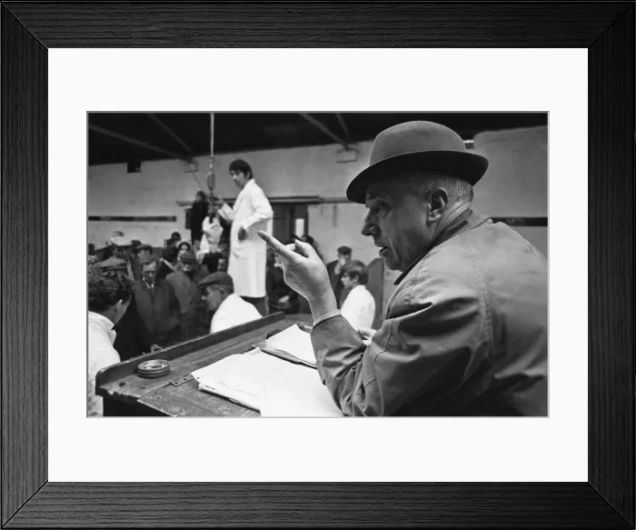 Framed Print : Turkeys going under the auctioneers hammer at the Christmas Turkey Auction at Reading