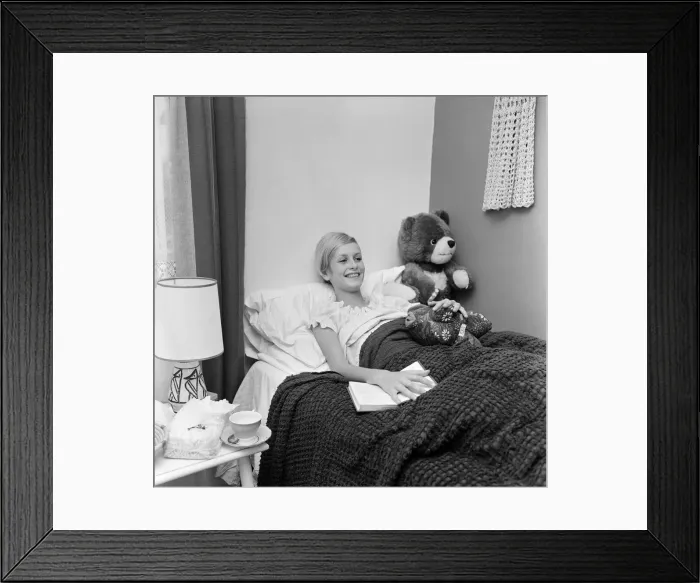 Framed Print : Twiggy, model aged 17 years old, was to be a guest of honour at Women of the Year