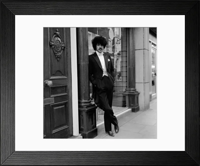 Framed Print : Phil Lynott of Thin Lizzy modelling clothes from Saville Row, London Framed Print : Phil Lynott of Thin Lizzy modelling clothes from Saville Row, London