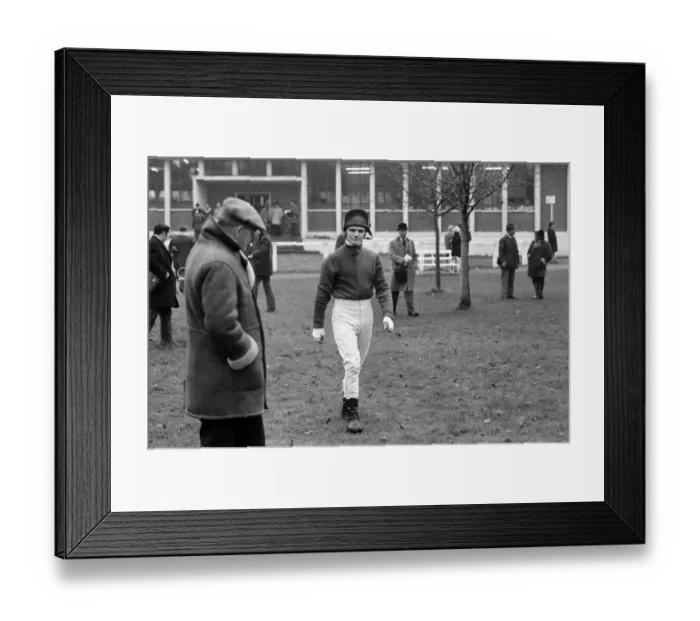 Framed Print : Horse racing at Windsor. Bill Smith, the young National Hunt jockey who is riding a lot