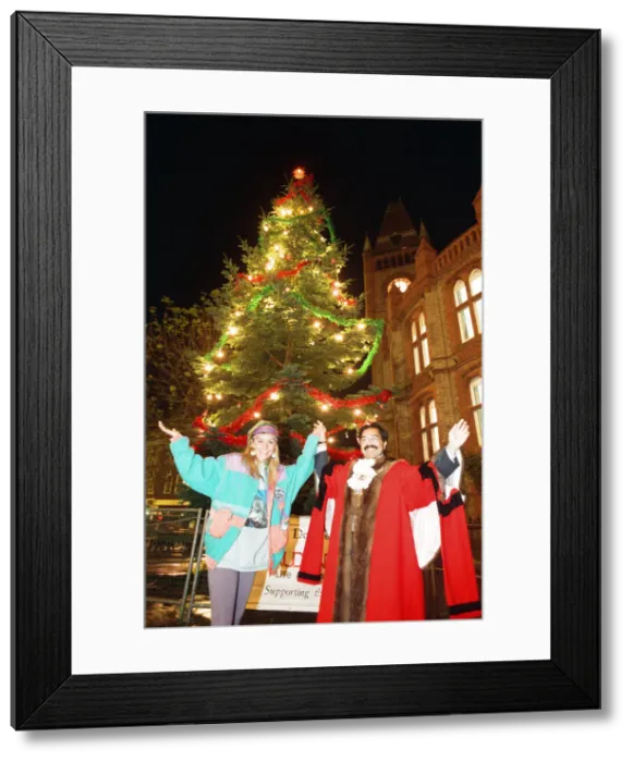 Framed Print : Michaela Strachan switches on the Christmas lights at Broad Street Mall, Reading