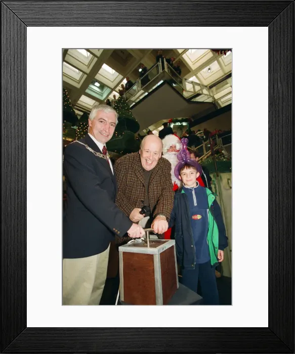 Framed Print : Christmas lights being switched on by Fred Elliott, Broad Street Mall, Reading Framed Print : Christmas lights being switched on by Fred Elliott, Broad Street Mall, Reading
