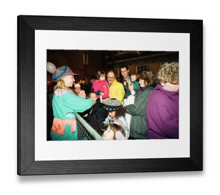 Framed Print : Michaela Strachan switches on the Christmas lights at Broad Street Mall, Reading Framed Print : Michaela Strachan switches on the Christmas lights at Broad Street Mall, Reading