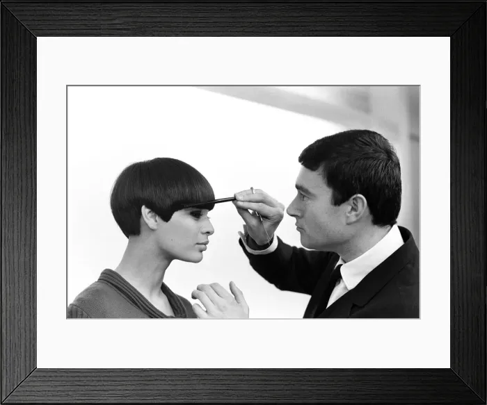 Framed Print : Hairdresser Vidal Sassoon with model Sandra Mundy, giving her the boyish Mary Quant hair Framed Print : Hairdresser Vidal Sassoon with model Sandra Mundy, giving her the boyish Mary Quant hair