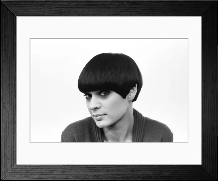 Framed Print : Model Sandra Mundy, with her boyish Mary Quant hair style Framed Print : Model Sandra Mundy, with her boyish Mary Quant hair style