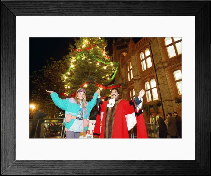 Framed Print : Michaela Strachan switches on the Christmas lights at Broad Street Mall, Reading