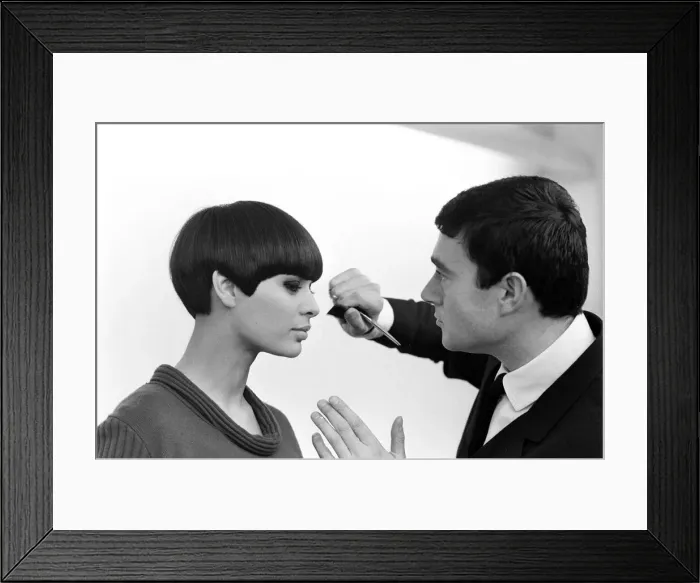 Framed Print : Hairdresser Vidal Sassoon with model Sandra Mundy, giving her the boyish Mary Quant hair Framed Print : Hairdresser Vidal Sassoon with model Sandra Mundy, giving her the boyish Mary Quant hair