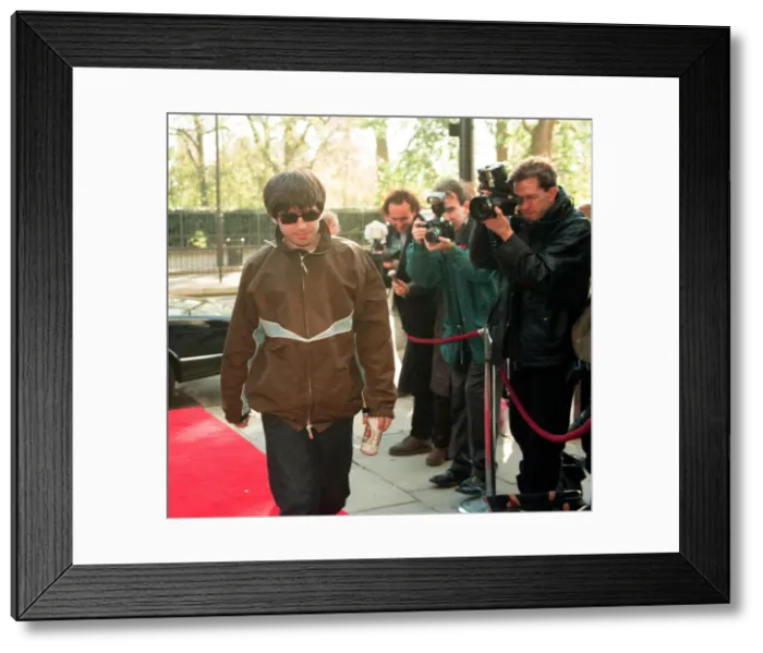 Framed Print : Noel Gallagher of Oasis arrives at The Park Lane Hotel for the Q Awards Framed Print : Noel Gallagher of Oasis arrives at The Park Lane Hotel for the Q Awards