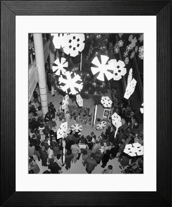Framed Print : Shoppers admiring the Christmas display in the Broad Street Shopping Centre following Framed Print : Shoppers admiring the Christmas display in the Broad Street Shopping Centre following
