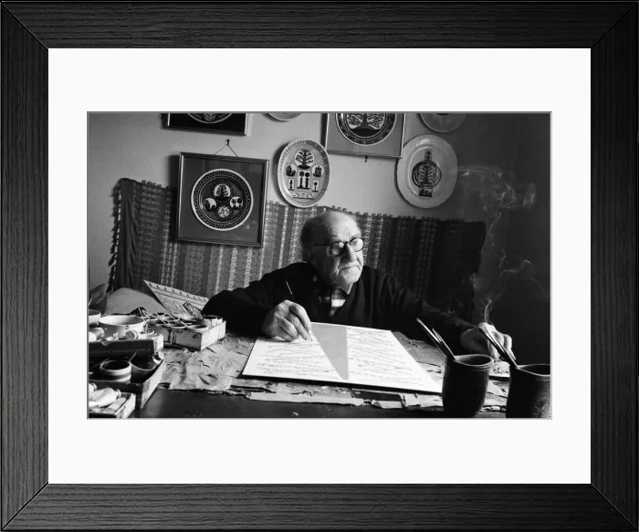 Framed Print : Scottie Wilson, the 74 year old Scottish artist, working at his home in Lynton Road Framed Print : Scottie Wilson, the 74 year old Scottish artist, working at his home in Lynton Road