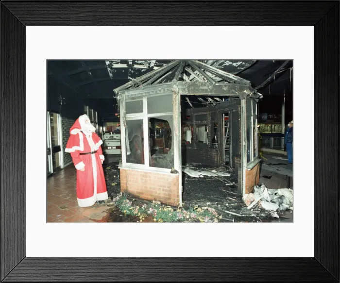 Framed Print : Santas Grotto at Broad Street Mall burns down. 19th December 1990 Framed Print : Santas Grotto at Broad Street Mall burns down. 19th December 1990