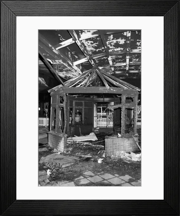 Framed Print : Santas Grotto at Broad Street Mall burns down. 19th December 1990 Framed Print : Santas Grotto at Broad Street Mall burns down. 19th December 1990