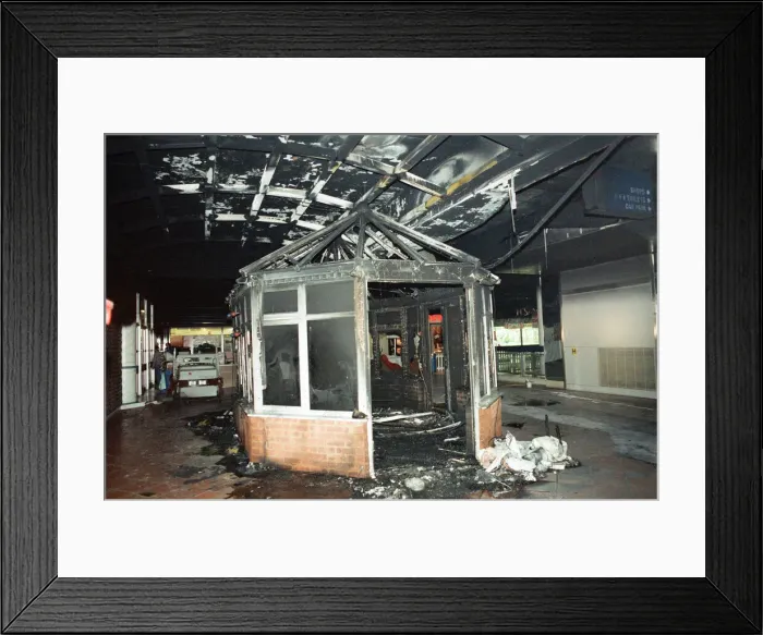 Framed Print : Santas Grotto at Broad Street Mall burns down. 19th December 1990 Framed Print : Santas Grotto at Broad Street Mall burns down. 19th December 1990