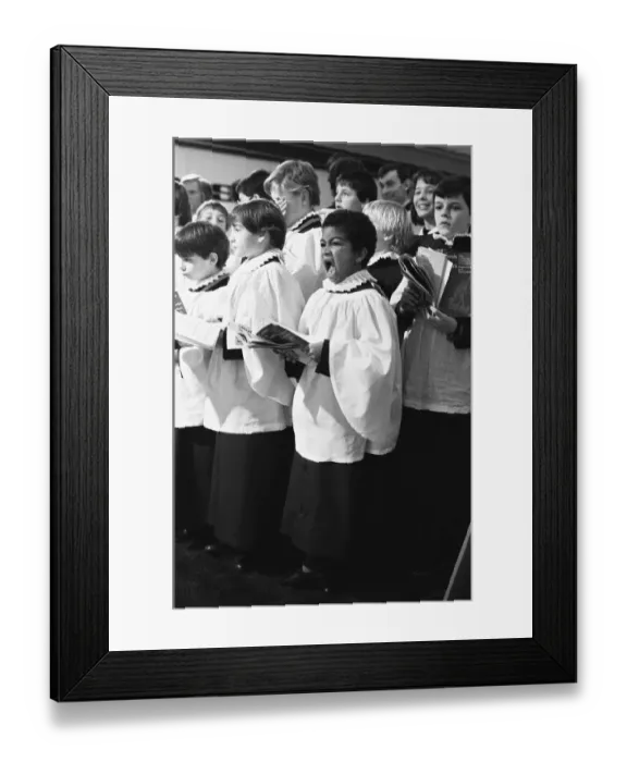 Framed Print : Choristers performing at the switch on of Readings Christmas lights at the Broad Framed Print : Choristers performing at the switch on of Readings Christmas lights at the Broad