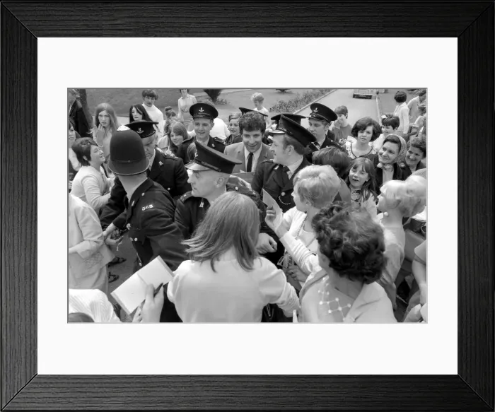Framed Print : Welsh singerTom Jones visited Corley Residential School Framed Print : Welsh singerTom Jones visited Corley Residential School