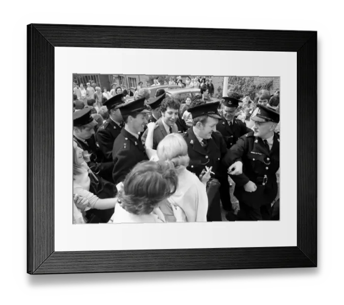 Framed Print : Welsh singerTom Jones visited Corley Residential School