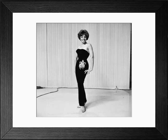 Framed Print : Shirley Bassey wearing the hip-hugging black velvet dress that she says catches mens Framed Print : Shirley Bassey wearing the hip-hugging black velvet dress that she says catches mens