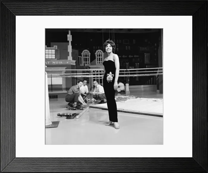Framed Print : Shirley Bassey wearing the hip-hugging black velvet dress that she says catches mens Framed Print : Shirley Bassey wearing the hip-hugging black velvet dress that she says catches mens