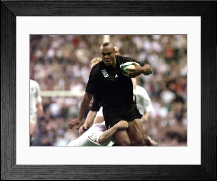 Framed Print : England 16-30 New Zealand, Rugby Union World Cup Group B Pool match at Twickenham Framed Print : England 16-30 New Zealand, Rugby Union World Cup Group B Pool match at Twickenham