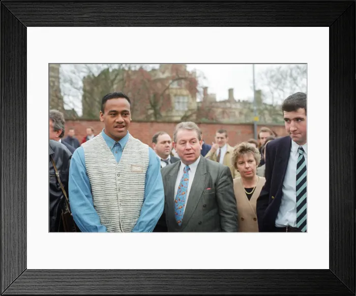Framed Print : New Zealand rugby player Jonah Lomu visiting Rugby. 24th November 1995