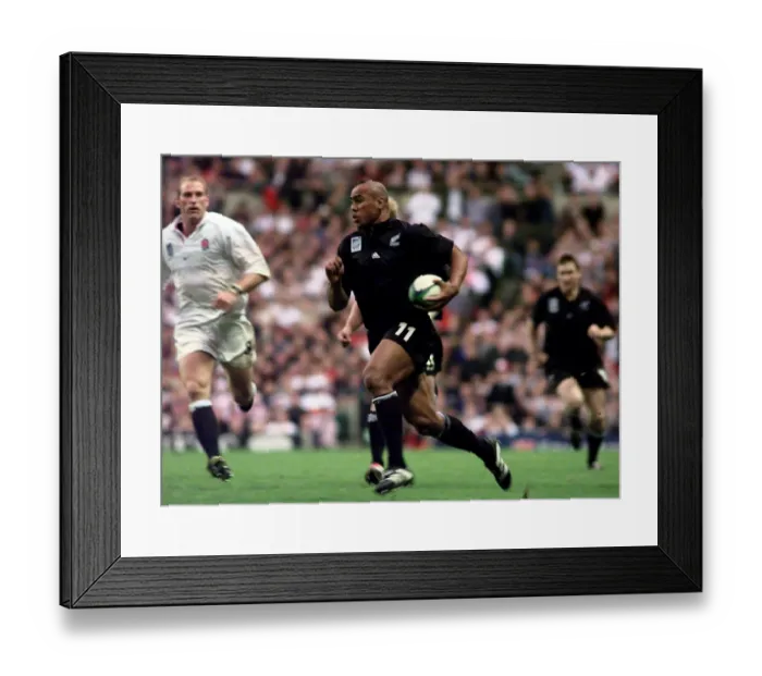 Framed Print : England 16-30 New Zealand, Rugby Union World Cup Group B Pool match at Twickenham Framed Print : England 16-30 New Zealand, Rugby Union World Cup Group B Pool match at Twickenham