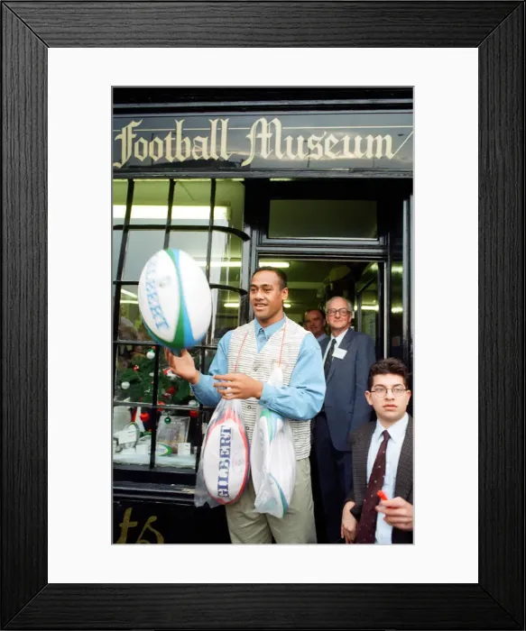 Framed Print : New Zealand rugby player Jonah Lomu visiting Rugby. Pictured outside the Rugby Football Framed Print : New Zealand rugby player Jonah Lomu visiting Rugby. Pictured outside the Rugby Football