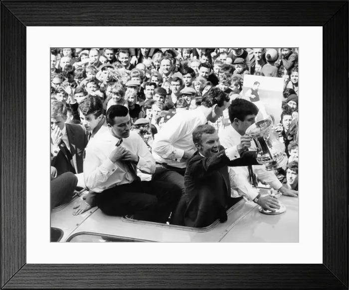 Framed Print : Bobby Moore holds up the FA Cup on the coach as the team return with Johnny Byrne Framed Print : Bobby Moore holds up the FA Cup on the coach as the team return with Johnny Byrne