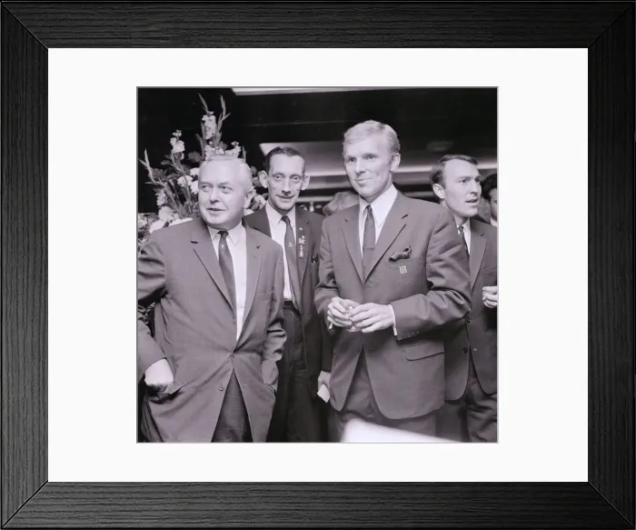 Framed Print : Harold Wilson meets Bobby Moore and members of the England team at a reception held in Framed Print : Harold Wilson meets Bobby Moore and members of the England team at a reception held in