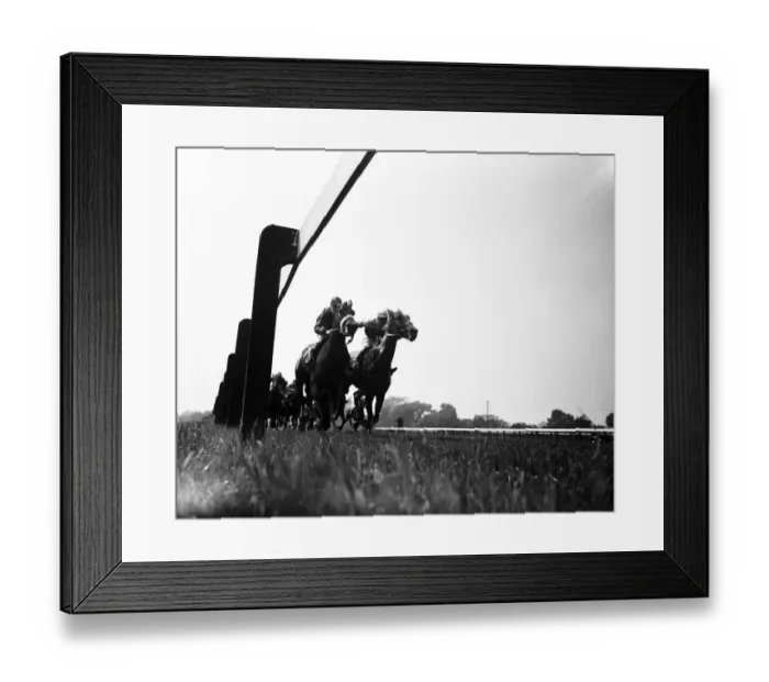 Framed Print : Racing at Windsor. Lester Piggott riding Happy Worker in the 3