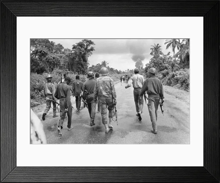Framed Print : Biafran soldiers seen here advancing towards the Nigerian army