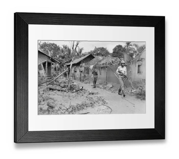 Framed Print : Biafran soldiers seen here entering a recently captured village from the Nigerian army Framed Print : Biafran soldiers seen here entering a recently captured village from the Nigerian army
