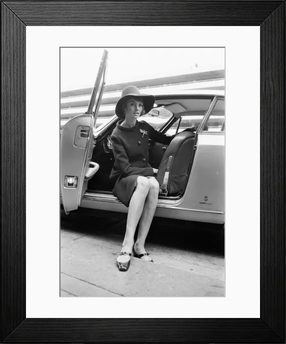 Framed Print : Raquel Welch, pictured at London Heathrow Airport, 3rd June 1967 Framed Print : Raquel Welch, pictured at London Heathrow Airport, 3rd June 1967