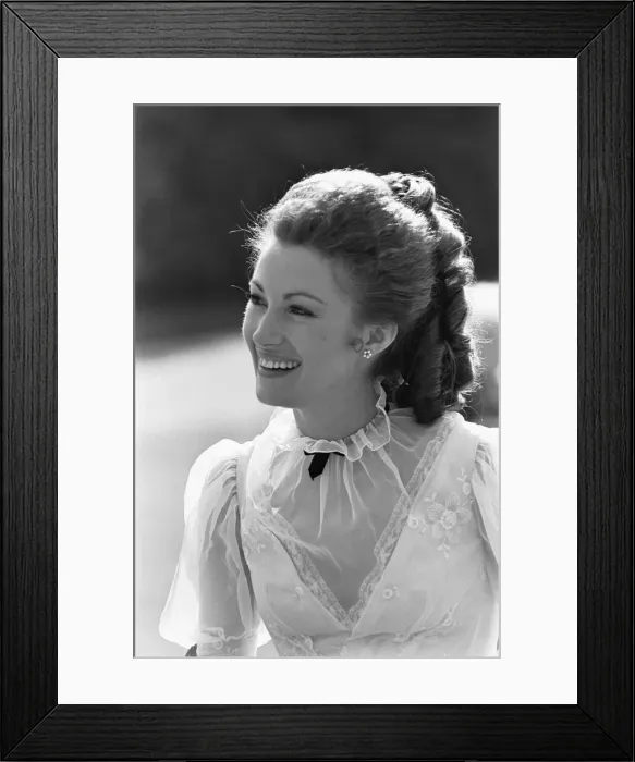 Framed Print : Jane Seymour seen here at Stratfield Saye House during a break in filming for Framed Print : Jane Seymour seen here at Stratfield Saye House during a break in filming for