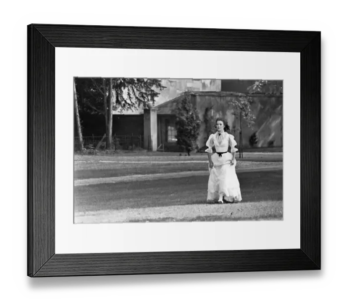 Framed Print : Jane Seymour as Ethne Eustace seen here at Stratfield Saye House during filming for