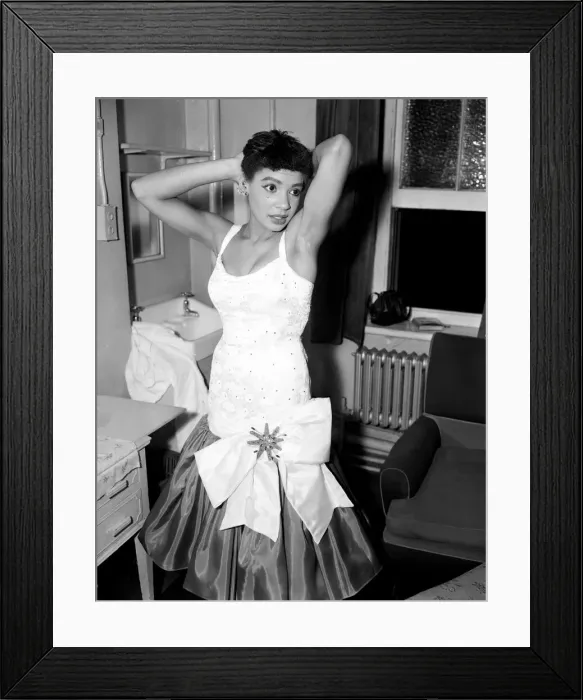 Framed Print : Singer Shirley Bassey. 26th August 1955 Framed Print : Singer Shirley Bassey. 26th August 1955