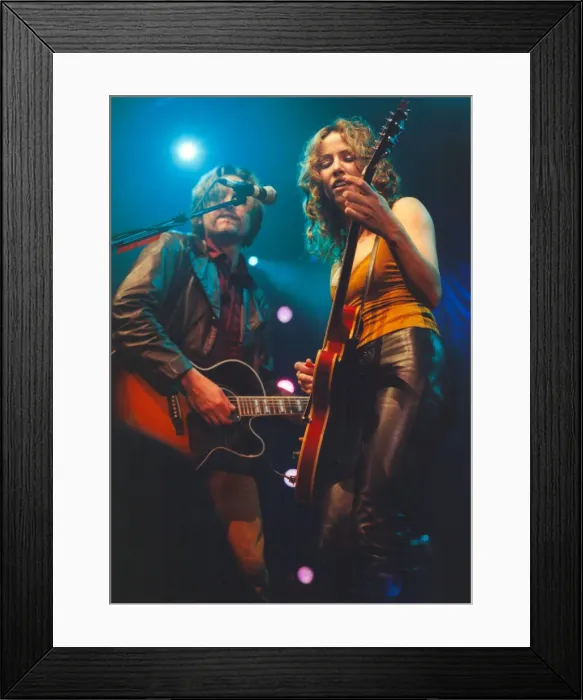 Framed Print : American singer Sheryl Crow at Newcastle Arena 6 December 1997 Framed Print : American singer Sheryl Crow at Newcastle Arena 6 December 1997