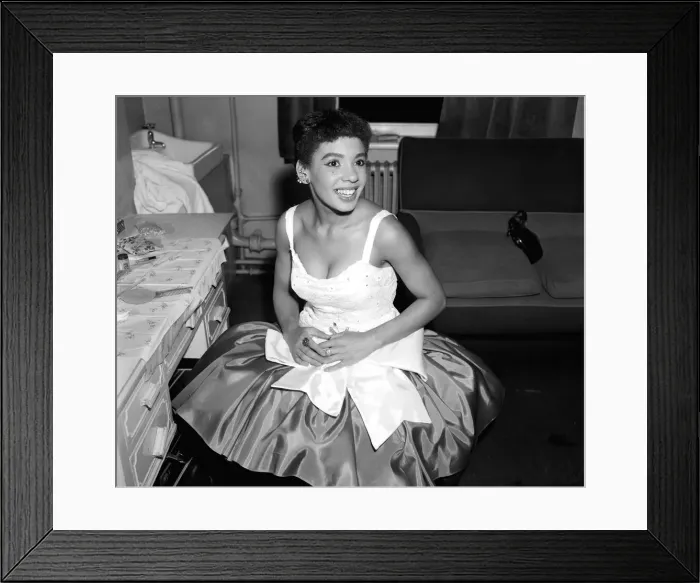 Framed Print : Singer Shirley Bassey. 26th August 1955 Framed Print : Singer Shirley Bassey. 26th August 1955