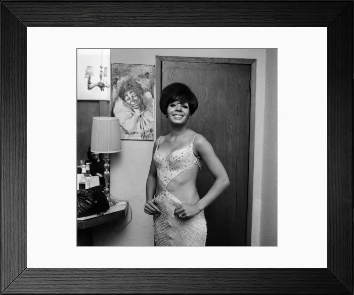 Framed Print : Shirley Bassey wearing her banned dress at the Palladium Framed Print : Shirley Bassey wearing her banned dress at the Palladium