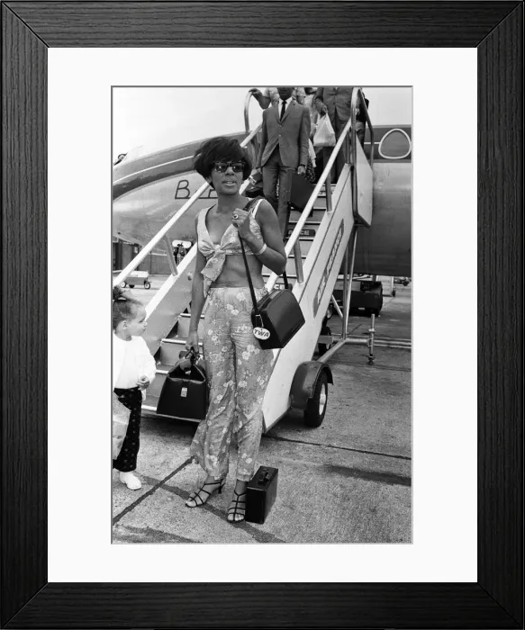 Framed Print : Shirley Bassey arrived at London Airport from Nice with her two children, Sharon Framed Print : Shirley Bassey arrived at London Airport from Nice with her two children, Sharon